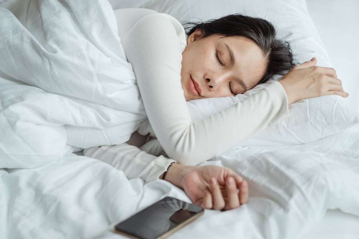 Can You Sleep in Contact Lenses Brooklyn Optometrists Weigh In